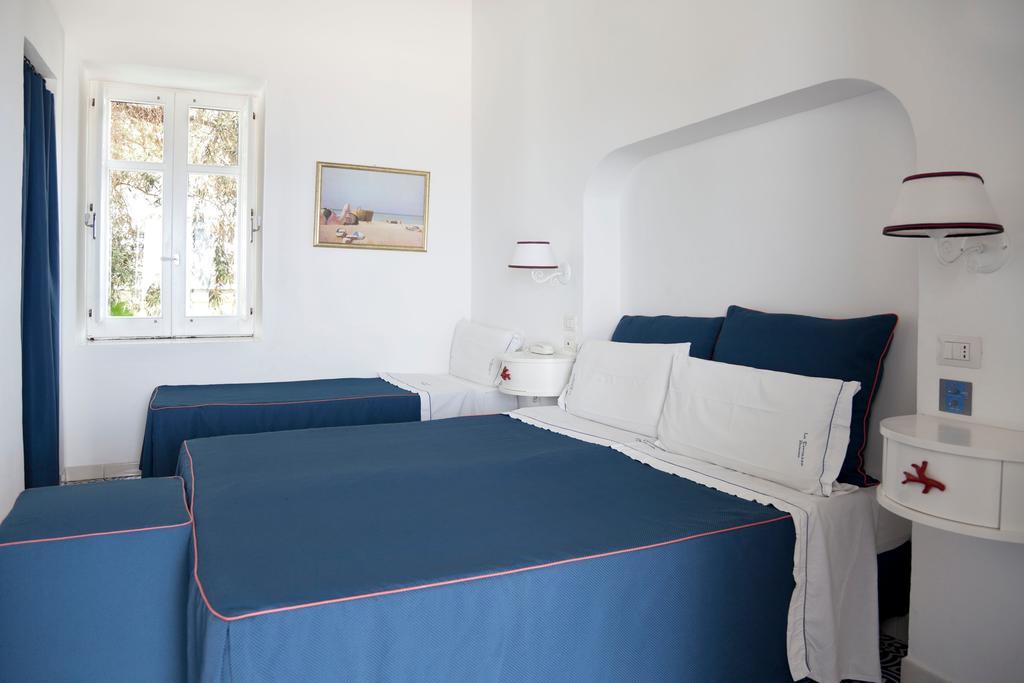 Hotel La Terrazza Panarea Oda fotoğraf